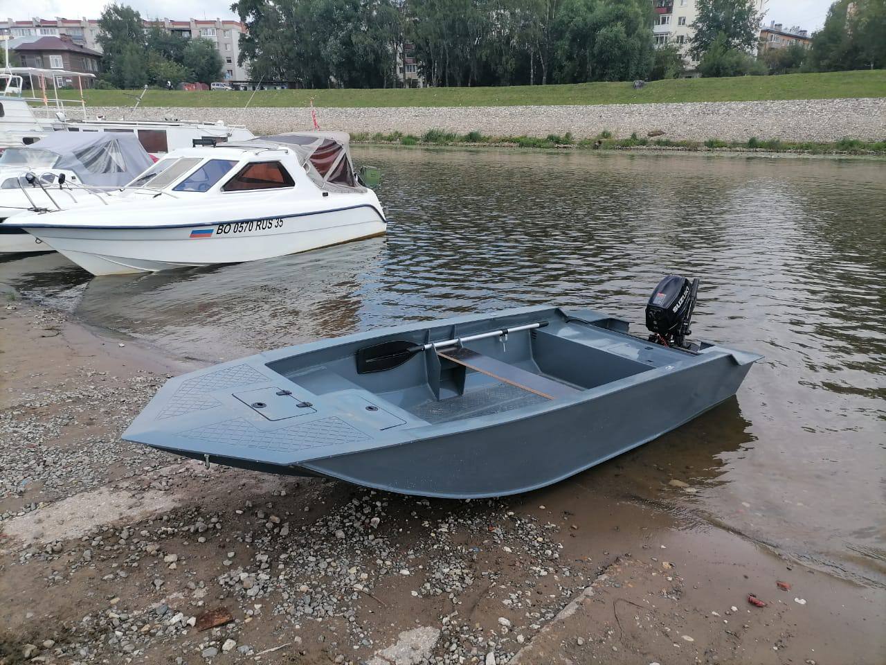 Лодка ЛОСЬ 400 Базовая на воде