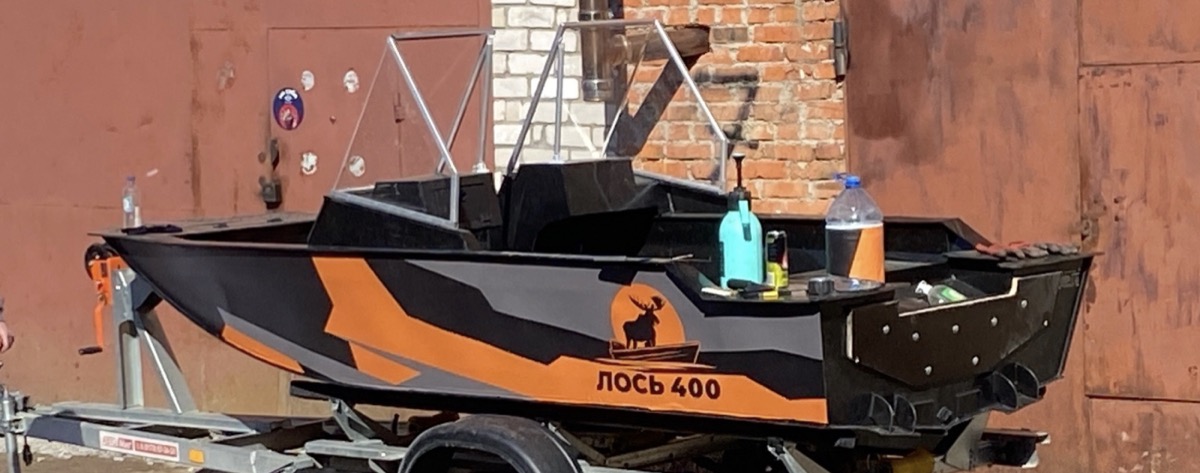 Лодка ЛОСЬ 400 Сохатый — вид сбоку